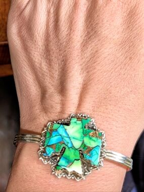 Green Irish Dahlia Thunderbird Cuff